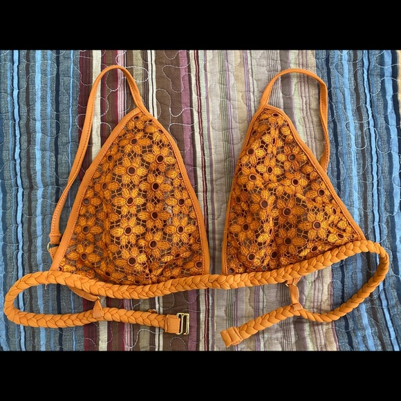 FOR LOVE & LEMONS Samba Floral Crochet bikini Top - Picture 3 of 3